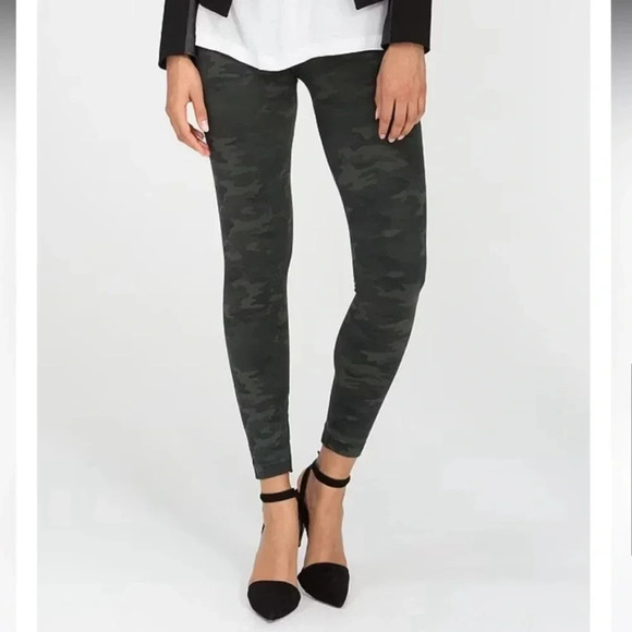 SPANX LOOK AT ME NOW BLACK CAMO LEGGINGS LARGE CAMOFLAUGE - Picture 8 of 11